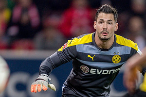 حارس دورتموند بوركي يغيب لشهرين على الأقل بسبب الإصابة