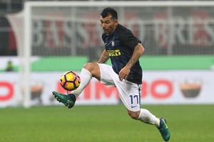 الإصابة تبعد ميديل عن انتر لثلاثة أسابيع على أقل تقدير