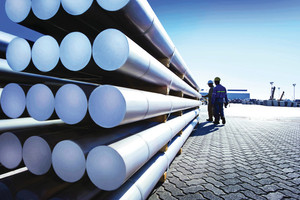 الإمارات للألمنيوم تحمل أول عينة بوكسيت من منجم غينيا إلى الصين