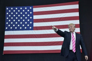 ترامب عازم على تسمية خصم سابق له في الانتخابات التمهيدية وزيراً للإسكان