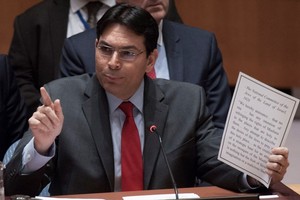 إيران تنفي اتهامات إسرائيلية بنقل أسلحة لحزب الله