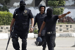 وسائل إعلام مصرية: انفجار عبوة ناسفة أمام قسم شرطة بالقاهرة الجديدة