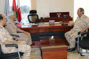 القائد العام يتفقد عدداً من أسلحة ووحدات قوة دفاع البحرين