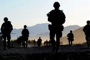 الحكومة البريطانية تدافع عن تدخلها العسكري في ليبيا في 2011