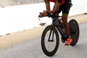 بالصور... ناصر بن حمد يحقق المركز الاول في بطولة البحرين الاولمبي للترايثلون