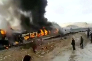 مقتل وإصابة عدد من الاشخاص جراء اصطدام قطارين شمال شرق إيران