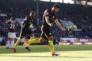 بالفيديو... أغويرو يسطر التاريخ مع مانشستر سيتي بثنائية في شباك بيرنلي