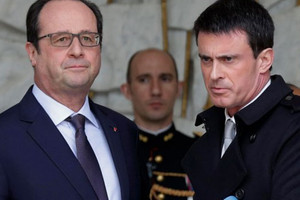 سياسي فرنسي يحث هولوند وفالس على السعي للفوز بترشيح الحزب الاشتراكي