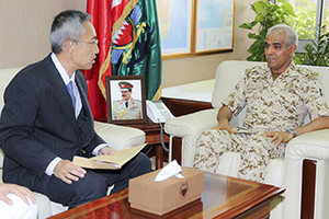 رئيس هيئة الأركان يناقش التنسيق المشترك مع القائم بأعمال السفارة اليابانية