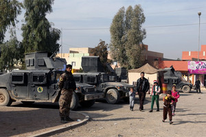 سكان حي بالموصل يتكيفون مع حياة جديدة بعد رحيل داعش