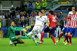 بالفيديو... مشجع لأتلتيكو مدريد يرفع قضية ضد هدف راموس في نهائي دوري الأبطال