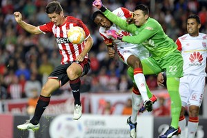 استوديانتس يهدر ثلاث نقاط ثمينة في صدارة الدوري الأرجنتيني