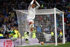 بالفيديو... رونالدو 'الرائع' يسكت منتقديه ويتقدم على ميسي وسواريز في سباق الهدافين