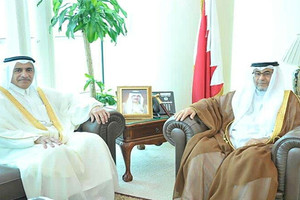 وزير شئون المجلسين يستقبل السفير القطري بمناسبة انتهاء فترة عمله