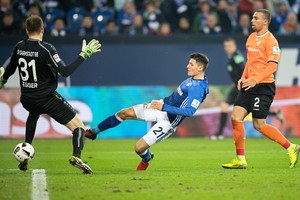 شالكه يقلب الطاولة على دارمشتاد ويواصل انتفاضته في البوندسليغا