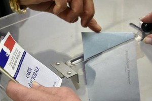 اغلاق مراكز الاقتراع لاختيار مرشح المحافظين في انتخابات الرئاسة الفرنسية
