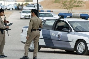 الإطاحة بـ 7 منتحلين نصبوا نقطة تفتيش وهمية في السعودية