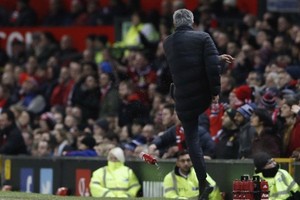 بالفيديو... مورينهو أعنف مدرب في الدوري الإنجليزي هذا الموسم