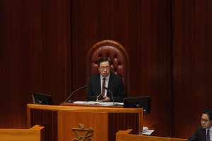 محكمة الاستئناف تؤيد حكم استبعاد نائبين برلمانيين لتغييرهما كلمات القسم في هونج كونج