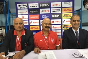 محمود يشرف على تقييم حكمين هنديين