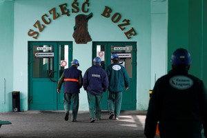 وفاة اثنين من عمال المناجم في بولندا بعد زلزال بقوة 4ر4 درجات