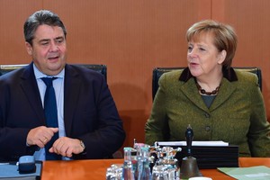 نائب ميركل يدعو لمعركة انتخابية 'محترمة' العام القادم