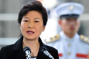 الحزب الحاكم في كوريا الجنوبية يطالب الرئيسة بتقديم استقالتها في إبريل المقبل