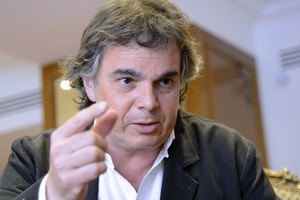 الروائي الكسندر جاردان يعلن نيته الترشح للانتخابات الرئاسية الفرنسية