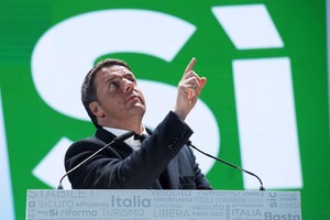 رئيس وزراء إيطاليا يدعو لاقناع المترددين بالتصويت للاصلاحات التي اقترحها