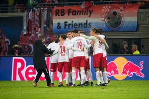 لايبزغ يواصل انطلاقته على حساب شالكه وينفرد بصدارة الدوري الألماني