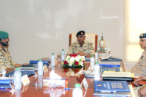 رئيس هيئة الأركان يترأس اجتماع مجلس كلية عيسى العسكرية الملكية  