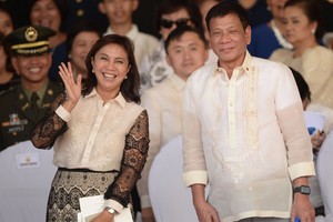 نائبة رئيس الفلبين تستقيل من منصبها الوزاري بعد خلاف مع دوتيرتي