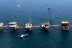 مصادر: السعودية والكويت بصدد إعادة فتح حقول النفط بالمنطقة المحايدة