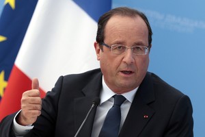 هولاند يعبر عن احترامه لقرار رينزي الاستقالة من منصبه