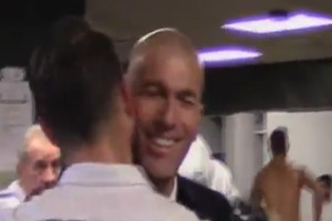 بالفيديو... استقبال 'البطل' راموس في غرفة ملابس ريال مدريد بعد الكلاسيكو