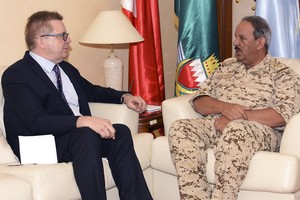 القائد العام لقوة دفاع البحرين يستعرض علاقات التعاون مع السفير الألماني