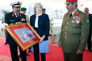 القائد العام يبحث مع رئيسة وزراء بريطانيا عدداً من الموضوعات ذات الاهتمام المشترك 