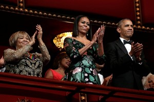 بالفيديو والصور: باراك وميشال أوباما يحضران آخر حفل كبير لتكريم للفنانين 