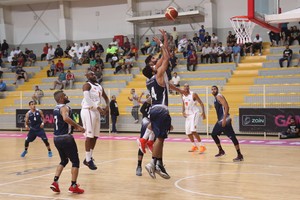 الحالة يواصل الانفراد بصدارة دوري السلة