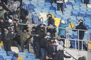 بالفيديو... إصابة عشرة أشخاص في أحداث عنف قبل مباراة دينامو كييف وبشكتاش