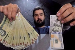 إيران تلغي الريال وتعتمد التومان عملة رسمية لمكافحة التضخم وكثرة الأصفار