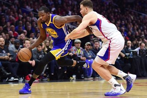 بالفيديو... غولدن ستيت يتخطى كليبرز في دوري السلة الأميركي