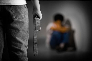 طبيب نفسي: الأطفال الذين يتعرضون للضرب قد يستخدمونه أيضاً عندما يصبحون آباء