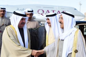 أمير الكويت يغادر البحرين بعد ترؤسه وفد الكويت في القمة الخليجية