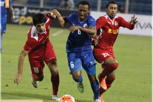 سوالف رياضية... من ترشح للفوز اليوم الحد أو المحرق بدوري القدم؟