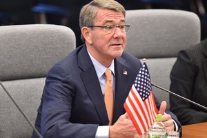 وزير الدفاع الأميركي يجري زيارة لم يعلن عنها مسبقا لأفغانستان