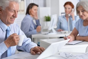 الاستمرار في العمل 'يحافظ على الصحة مع تقدم العمر'