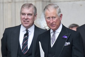 الأمير البريطاني أندرو ينفي الخلاف مع شقيقه الأمير تشارلز 