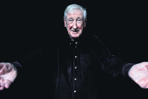 وفاة الشاعر الأيرلندي جون مونتاج عن 87 عاماً في نيس الفرنسية