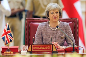 إيران تستدعي السفير البريطاني احتجاجاً على تصريحات رئيسة الوزراء